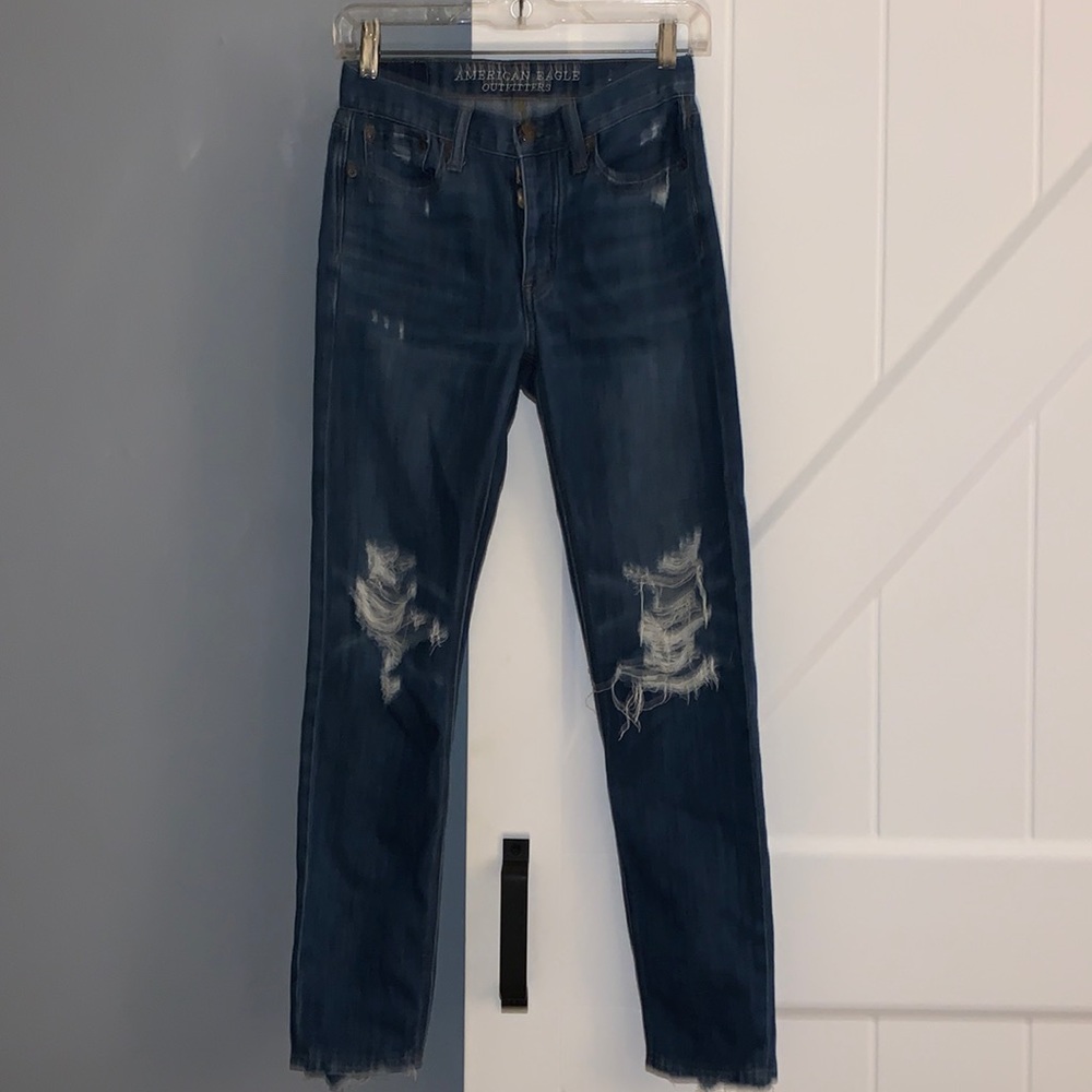 American Eagle Outfitters Vintage High-Rise Distressed Blue Jeans